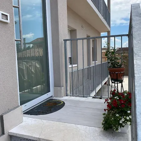 Zevio Home Apartment *